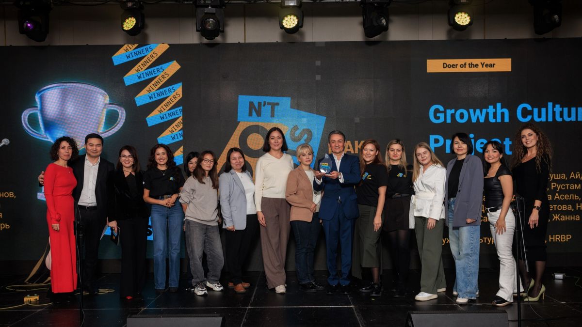 «Чемпионы культуры» компании Групповое фото сотрудников компании