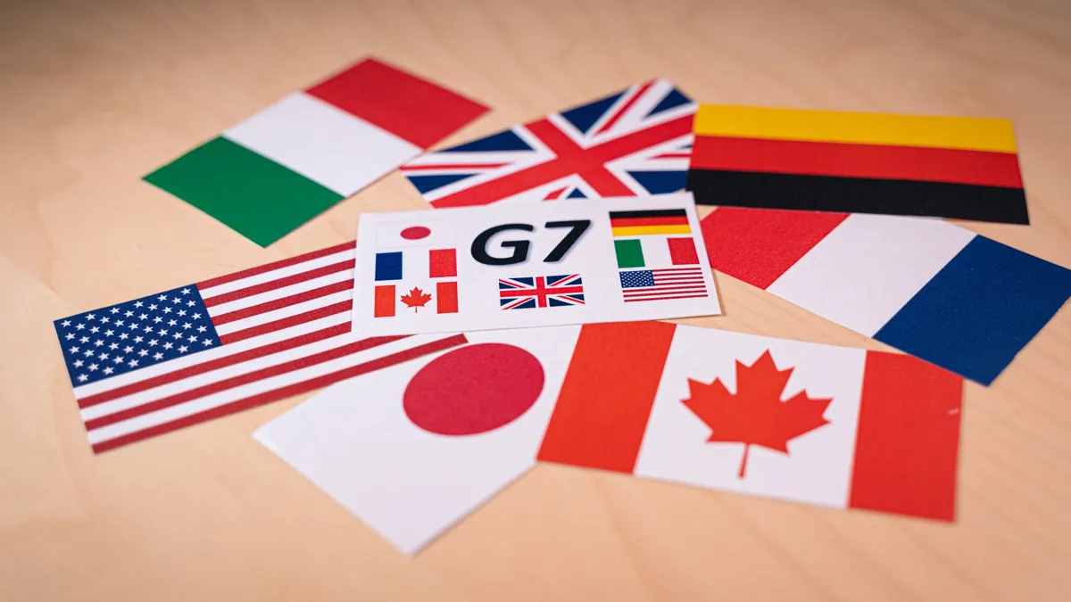 Флаги G7, экономика большой семерки
