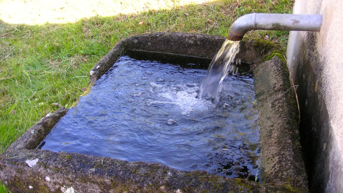 Водопроводный кран, вода