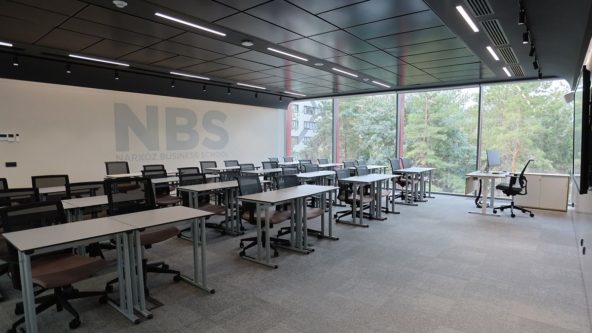 Аудитория в здании Narxoz Business School
