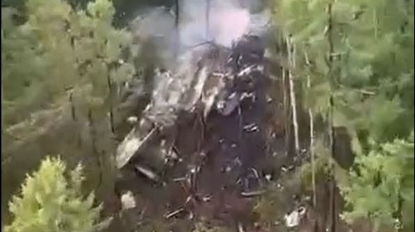 Место падения самолёта Место падения самолёта Ан-24. Скриншот видео, снятого с вертолета МЧС