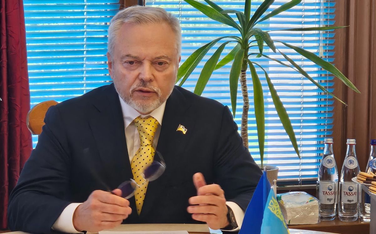 Виктор Майко Виктор Майко в служебном кабинете