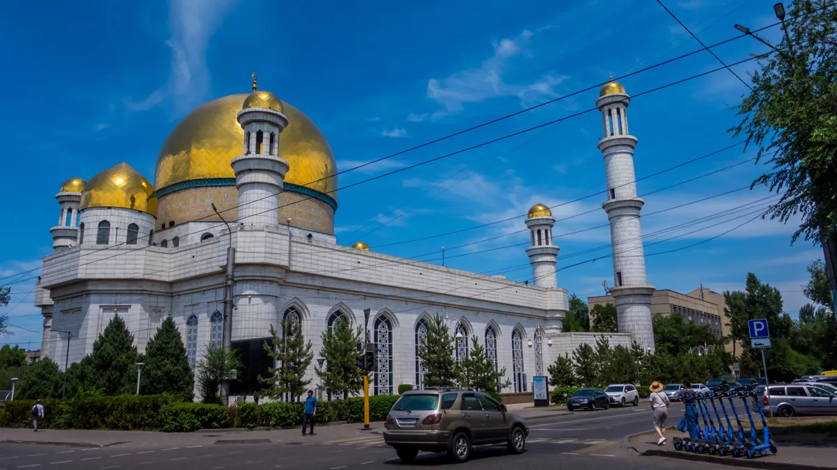 Центральная мечеть на улице Пушкина в Алматы Центральная мечеть на улице Пушкина в Алматы