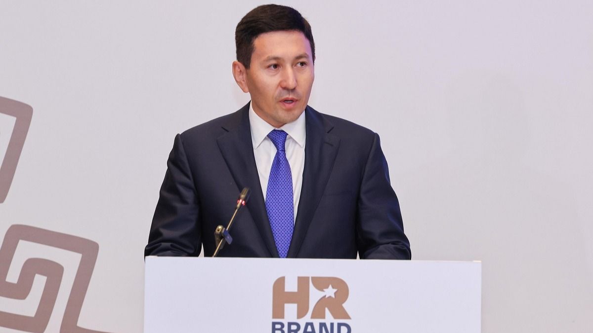 Нурлан Жакупов Нурлан Жакупов на вручении диплома на конкурсе