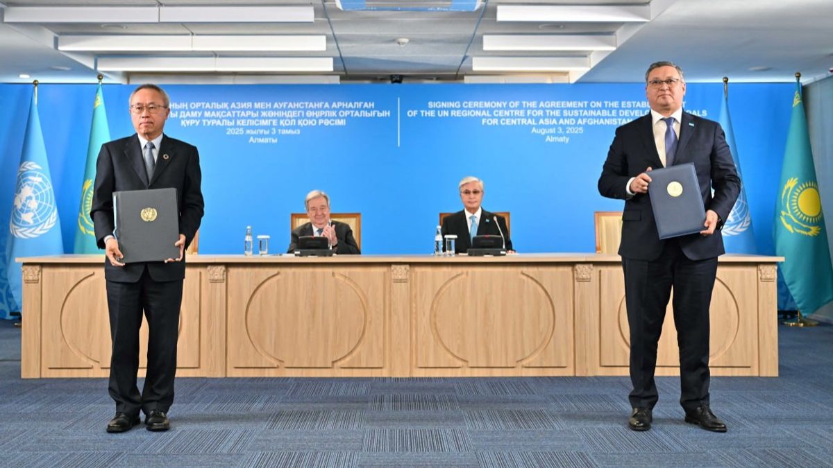 На церемонии подписания соглашения. На переднем плане: заместитель генсека ООН по экономическим и социальным вопросам Ли Цзюньхуа, министр иностранных дел РК Мурат Нуртлеу. На заднем плане: Антониу Гутерриш, Касым-Жомарт Токаев На церемонии подписания соглашения между правительством Казахстана и ООН о создании Регионального центра ООН по целям в области устойчивого развития для Центральной Азии и Афганистана