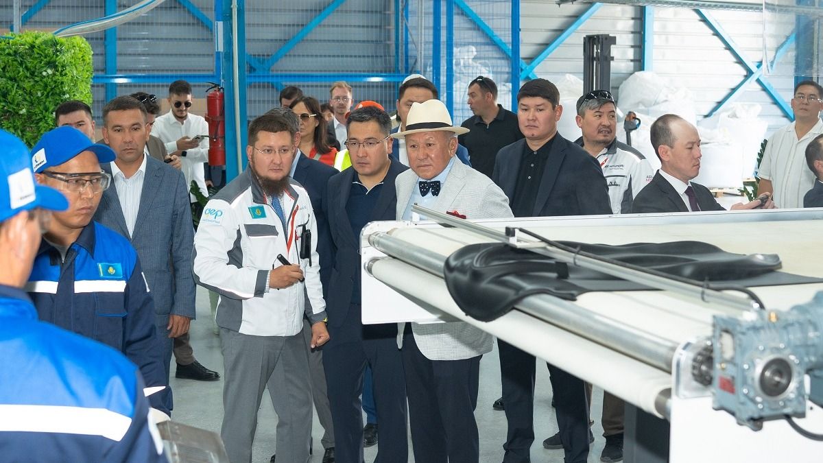 Нурлан Смагулов на церемонии открытия производства Нурлан Смагулов на церемонии открытия производства