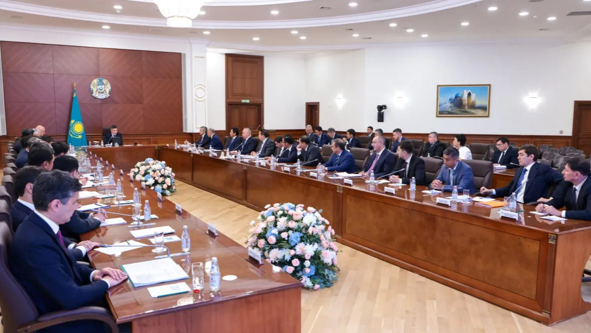 Встреча премьер-министра РК Олжаса Бектенова с представителями компаний из сектора ГМК, 27 августа 2025 года Встреча премьер-министра РК Олжаса Бектенова с представителями компаний из сектора ГМК, 27 августа 2025 года