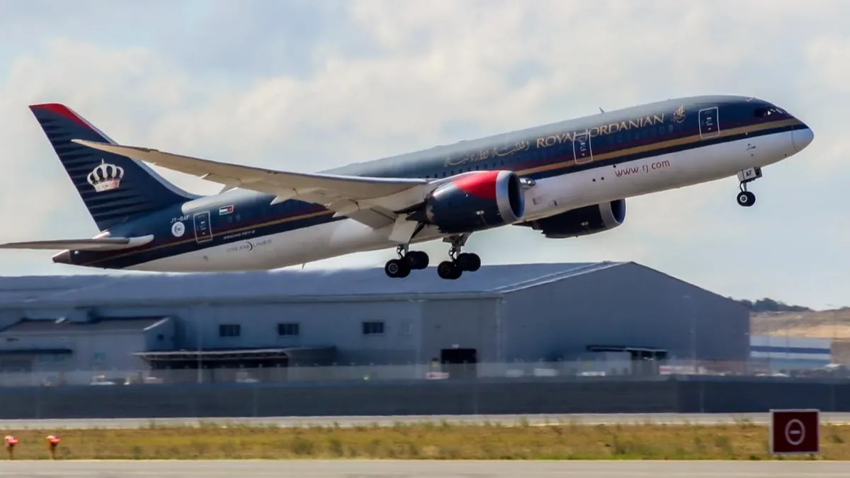 Борт авиакомпании Royal Jordanian вылетает из Стамбула в Амман Борт авиакомпании Royal Jordanian вылетает из Стамбула в Амман