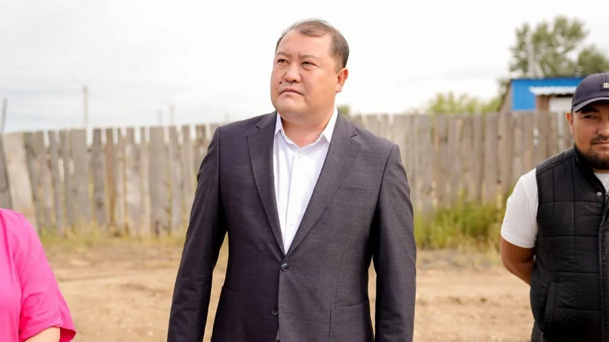 Бекжан Бапышев - и.о. акима Семея, вероятный кандидат на предстоящих выборах, на встрече с жителями дачного массива Мурат Бекжан Бапышев - и.о. акима Семея, на встрече с жителями дачного массива Мурат, август 2025