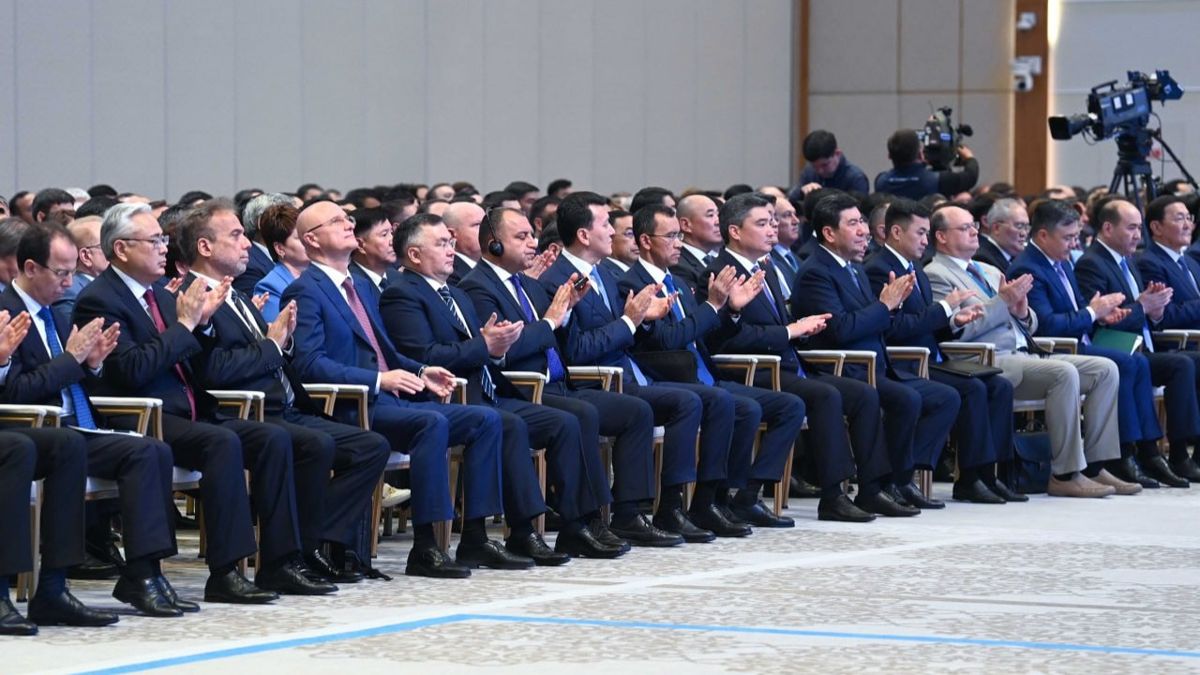 Почётные гости конференции к 30-летию Конституции