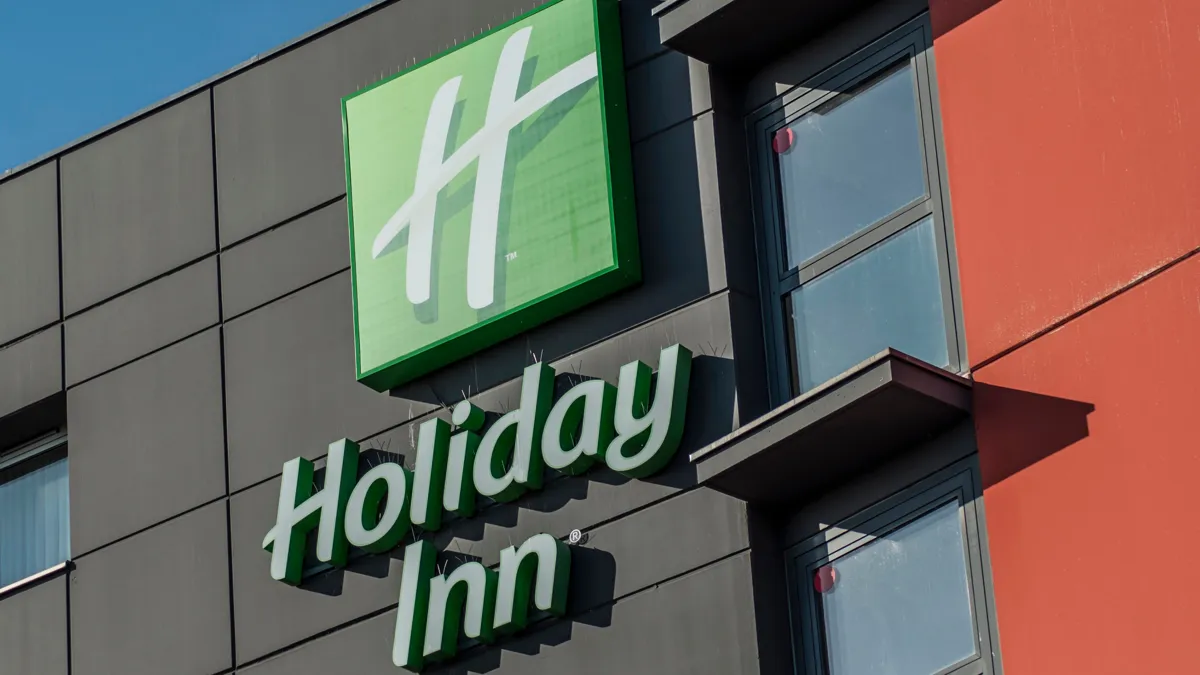 Логотип отеля Holiday Inn