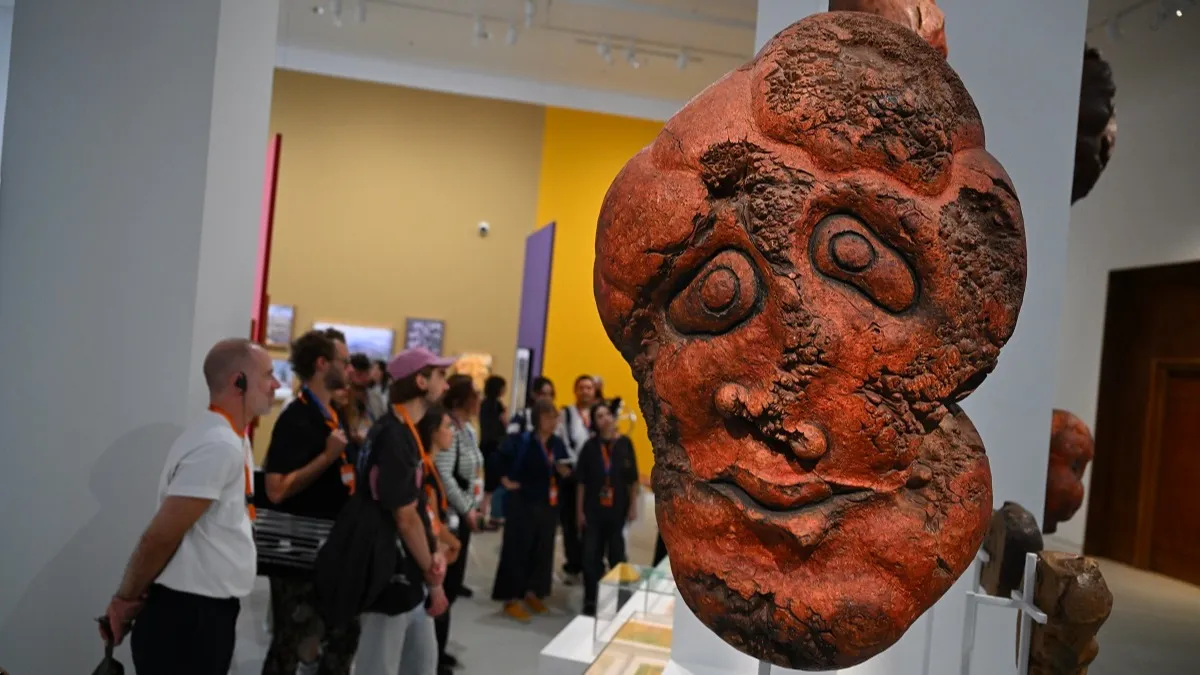 Экспозиция «Қонақтар», Almaty Museum of Arts, Работа Сэрэнжаба Балдано из серии «Я и мои маски»