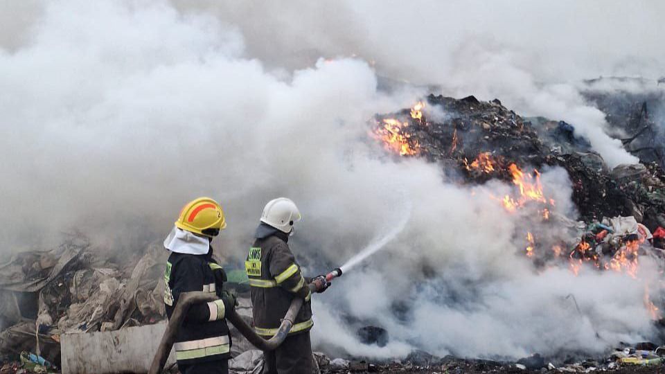 Пожар на мусорном полигоне в Алматинской области Пожар на мусорном полигоне в Алматинской области