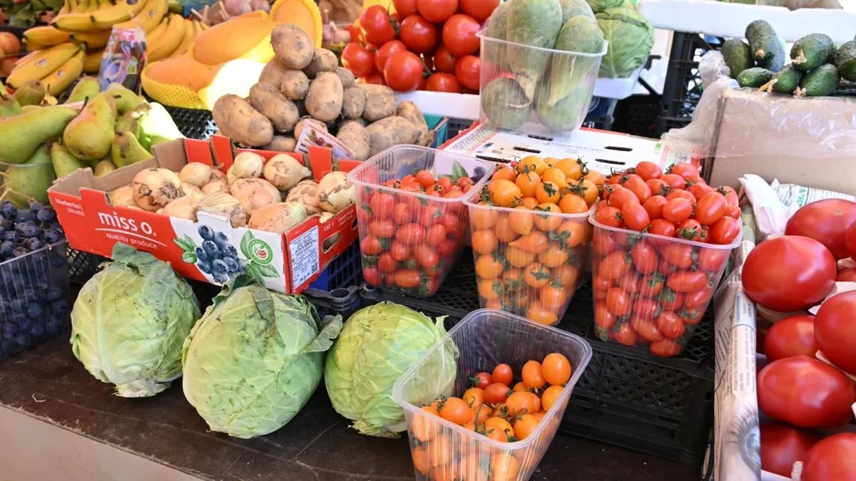 Овощи на ярмарке Алматы, помидоры, капуста, продукты, цены на продукты