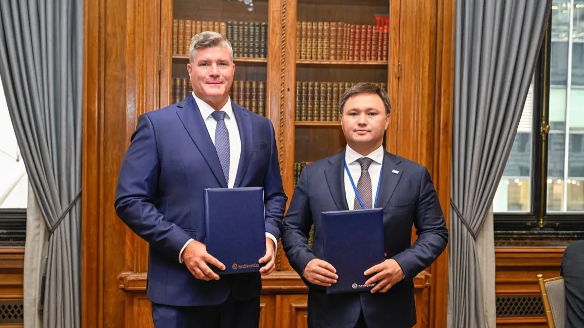 Дерек Магнесс и Асхат Хасенов