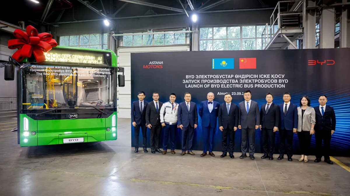 Делегация BYD на заводе Astana Motors по выпуску пассажирской и коммерческой техники