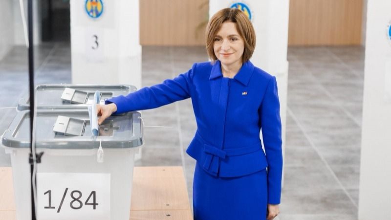 Президент Молдовы Майя Санду голосует на выборах