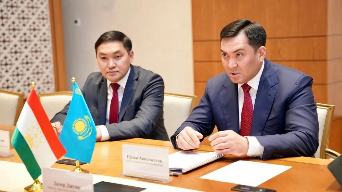 Ерлан Аккенженов на встрече 2 октября 2025