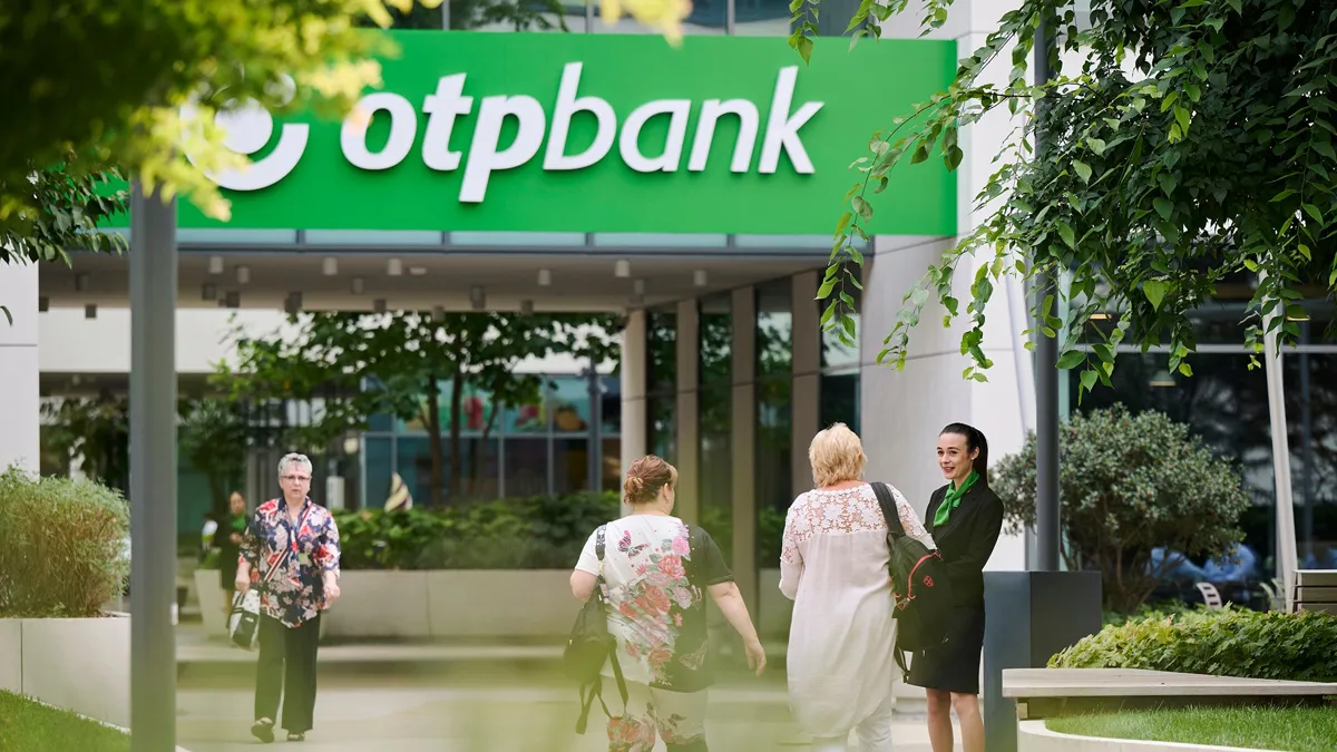 Вывеска венгерского OTP Bank