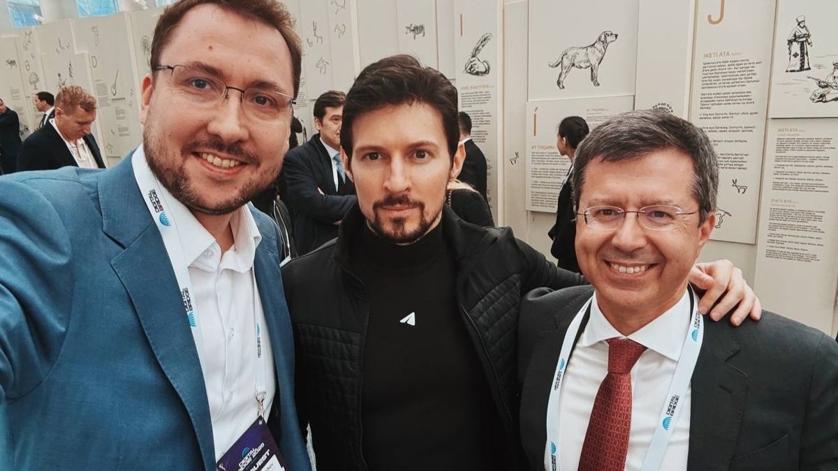 CEO Tele2/Altel Александр Бабичев, CEO Telegram Павел Дуров и CEO телеком-группы Power International Holding Михаил Герчук CEO Tele2/Altel Александр Бабичев, Павел Дуров, Михаил Герчук