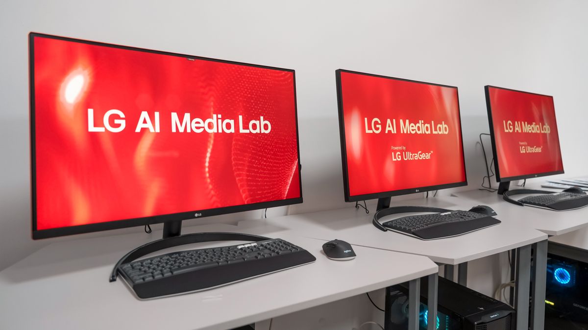 LG Electronics Almaty Kazakhstan сотрудничает с университетами Моноблоки с логотипом LG