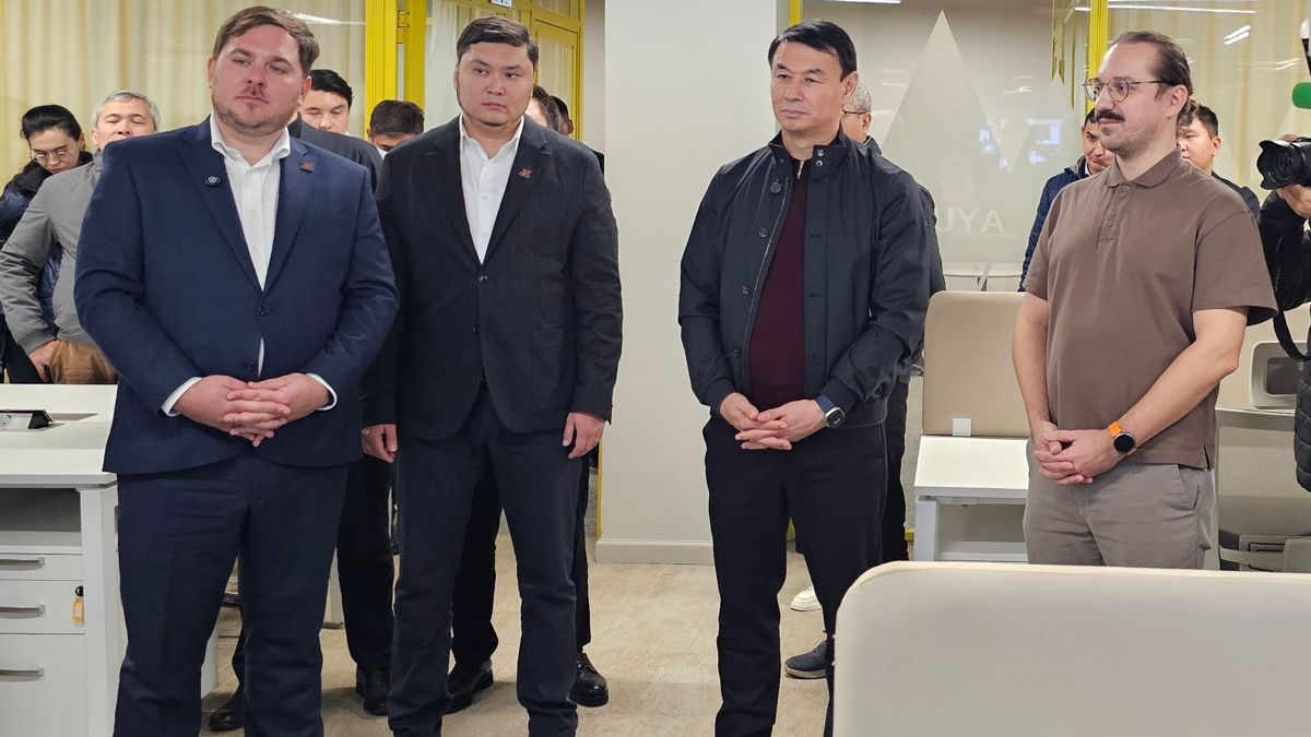 На презентации лаборатории с акимом Алматы Дарханом Сатыбалды На презентации лаборатории с акимом Алматы Дарханом Сатыбалды