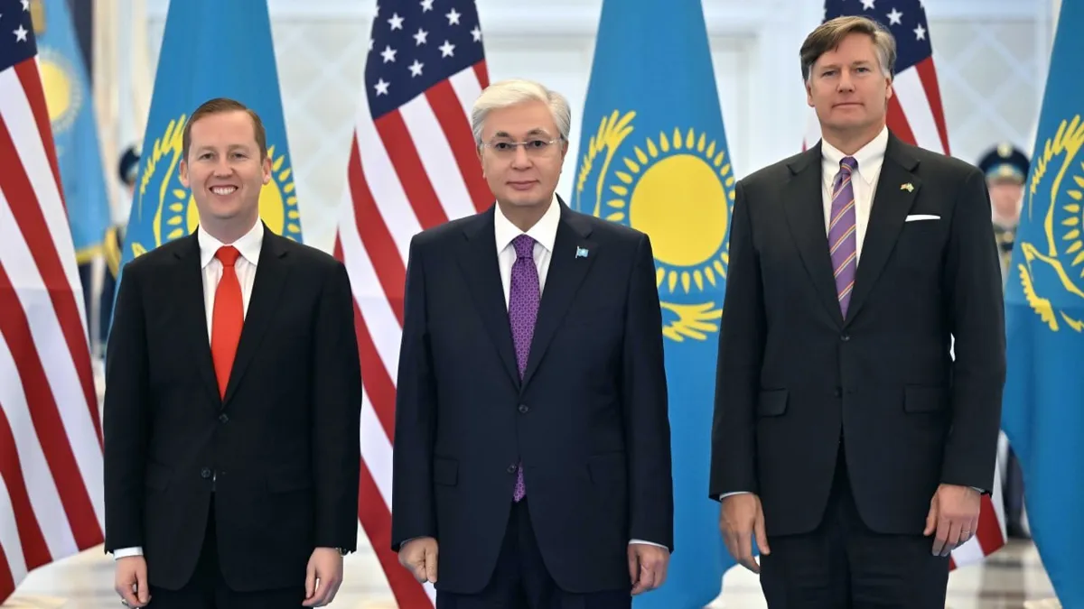 Касым-Жомарт Токаев на встрече с Серджио Гором и Кристофером Ландау Касым-Жомарт Токаев на встрече с Серджио Гором и Кристофером Ландау