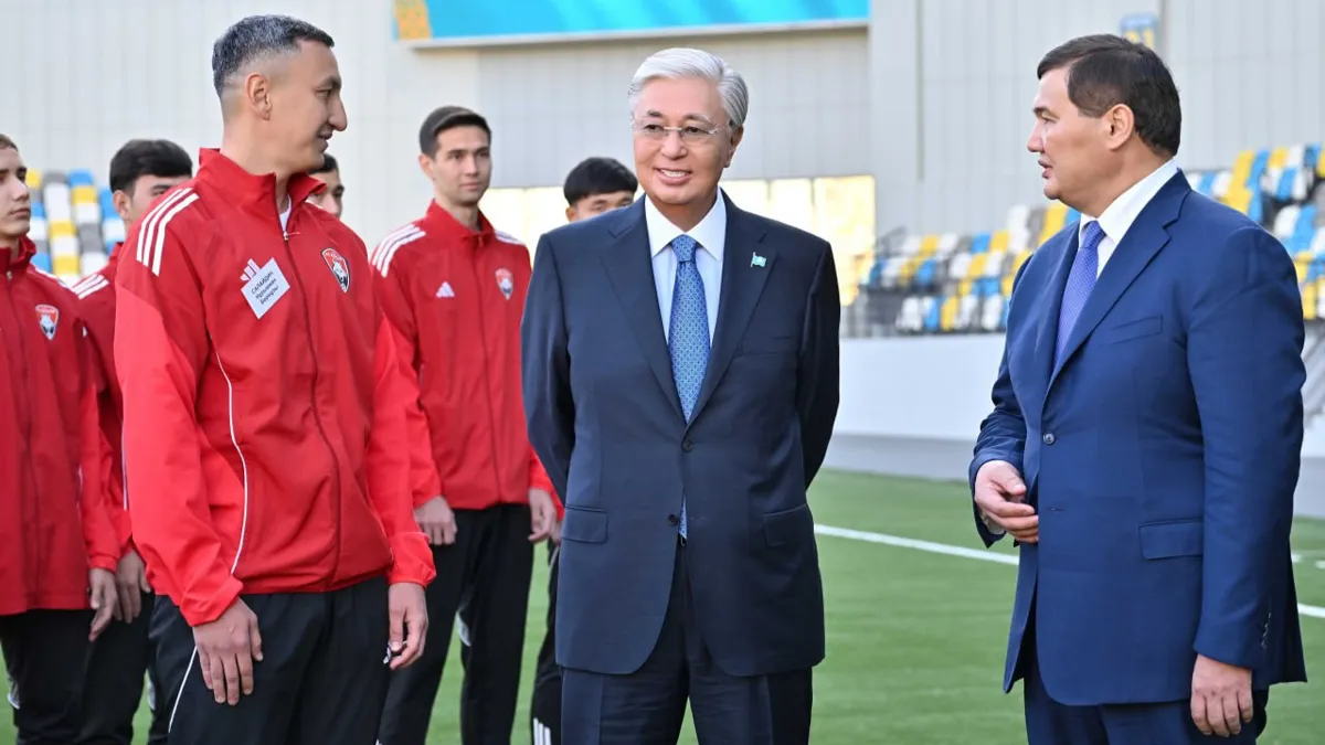 Касым-Жомарт Токаев встретился с игроками футбольного клуба «Кайсар», 30 октября 2025 Касым-Жомарт Токаев встретился с игроками футбольного клуба «Кайсар», 30 октября 2025