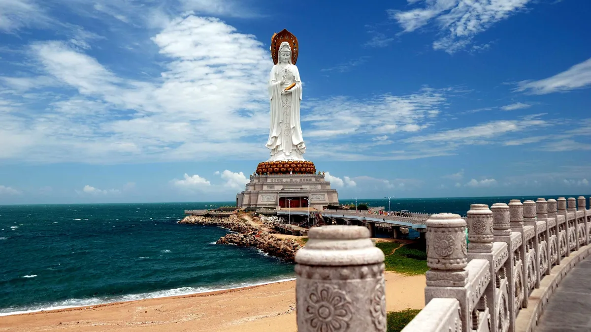 Статуя Будды в Санье