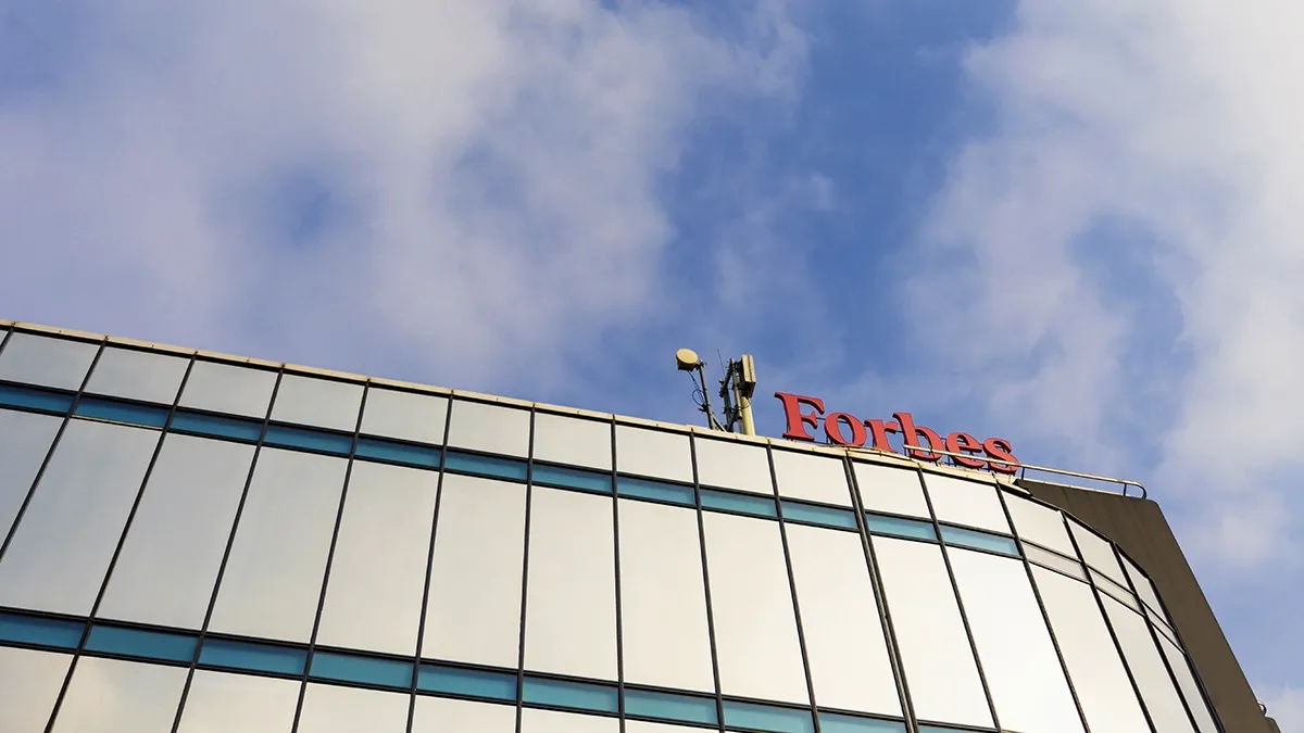 Forbes Kazakhstan, логотип Forbes, здание Forbes