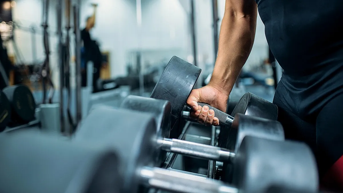 фитнес, спорт, тренировки, спортивный зал, гантеля, гиря, снаряд