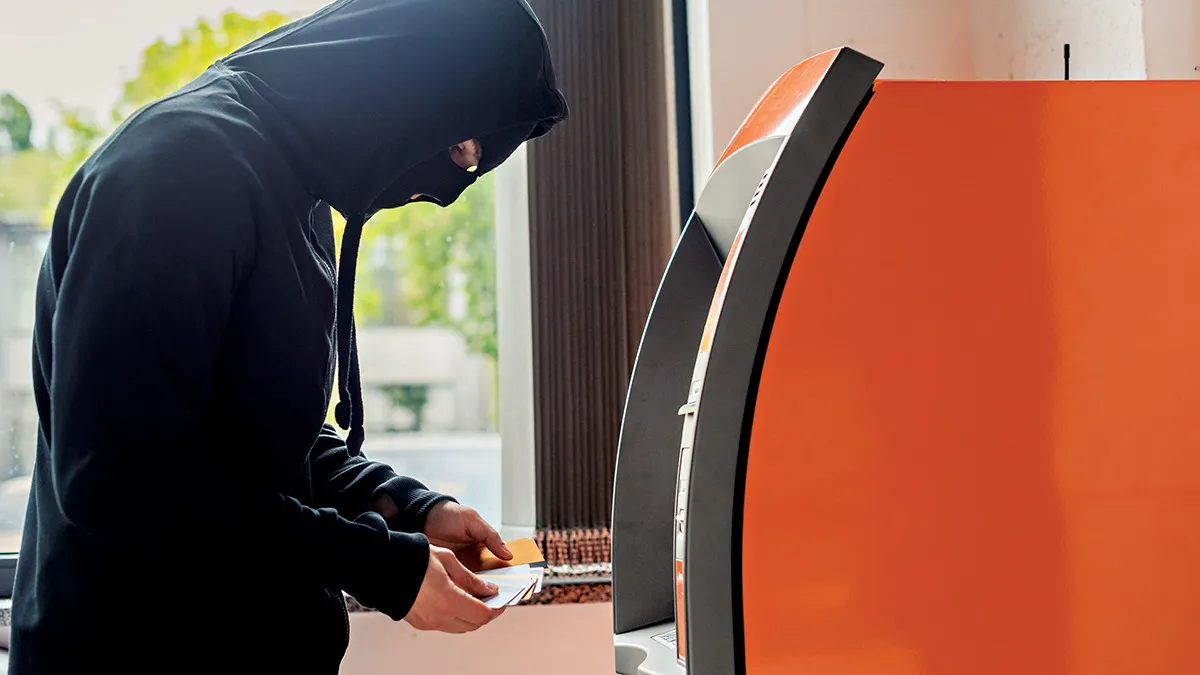 мошенник, дроппер, банкомат, карты, воровство, деньги, хакер