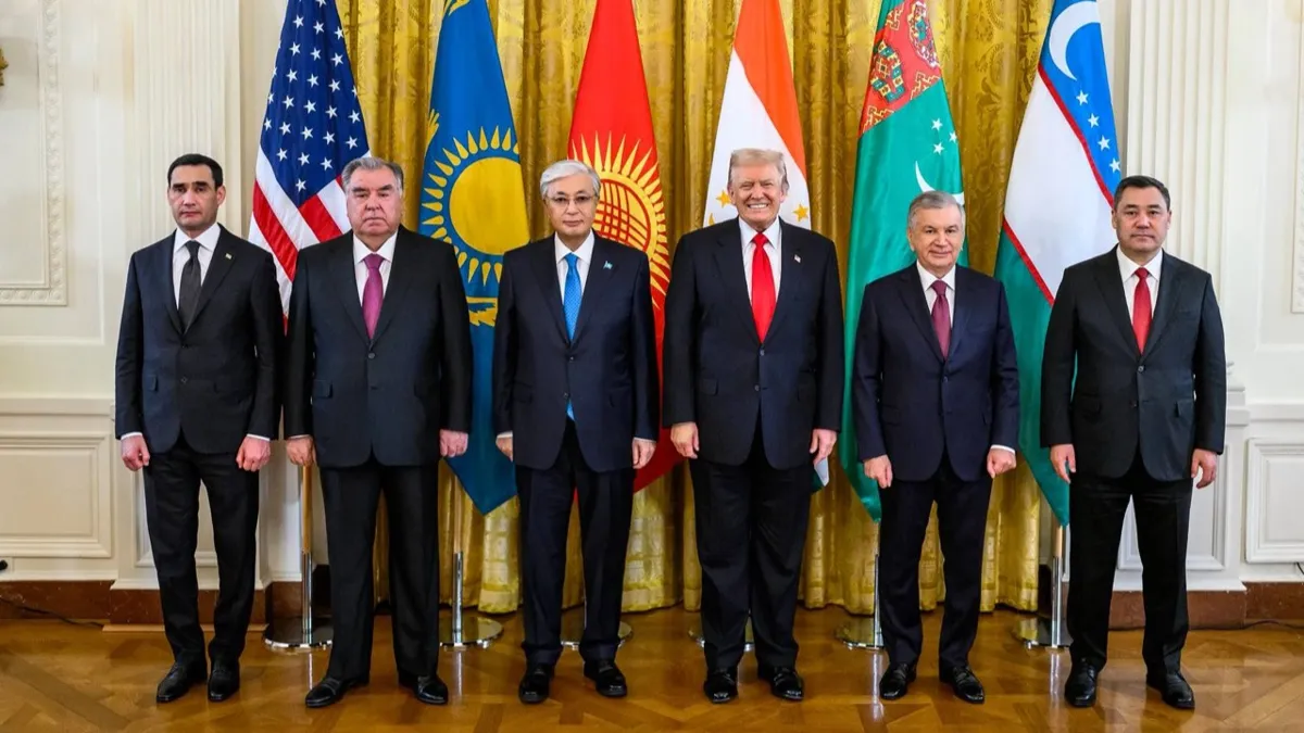 Совместное фото лидеров стран Центральной Азии и Президента США 