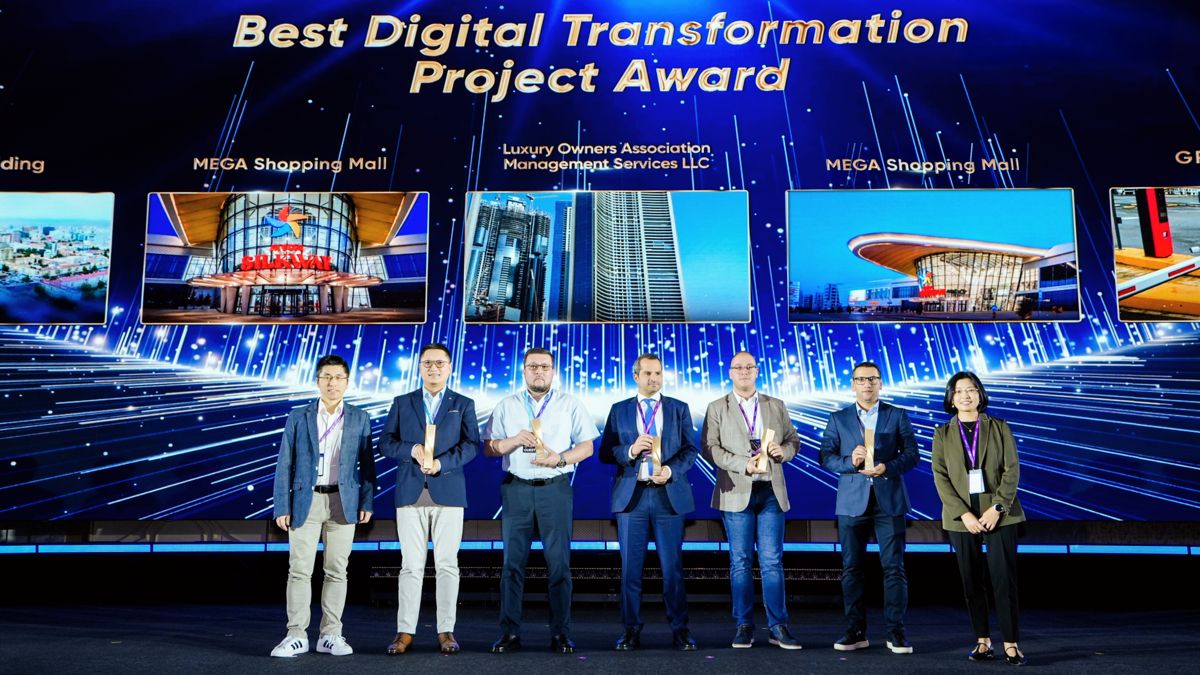 Победители и организаторы на саммите Hikvision Shaping Intelligence в г. Бангкок