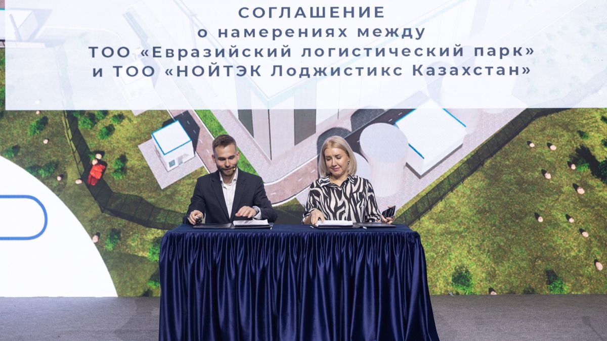 Исполнительный директор ТОО «Евразийский логистический парк» Роман Жужлев и директор NOYTECH в Казахстане Валерия Кошелева