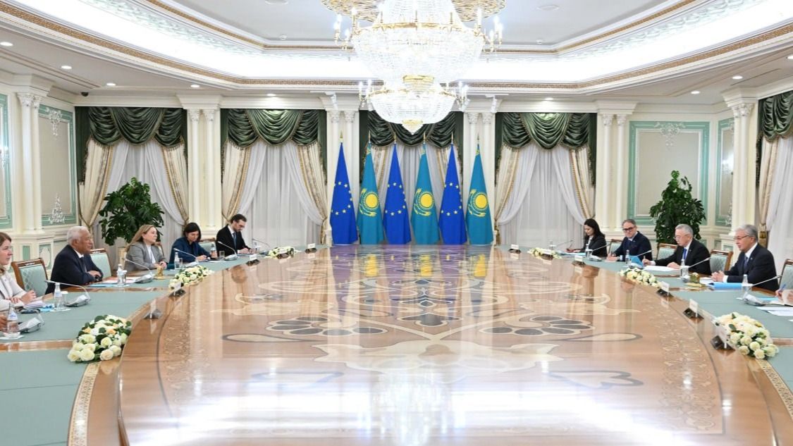 За столом переговоров