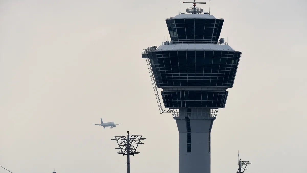 авиация, диспетчер, управление полетом, авиавышка, аэронавигация, казаэронавигация