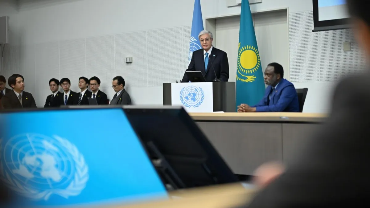 Касым-Жомарт Токаев в ходе посещения Университета ООН в Токио