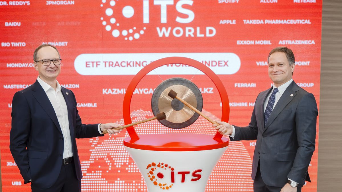 Управляющий директор ITS Александр Диаковский (слева)