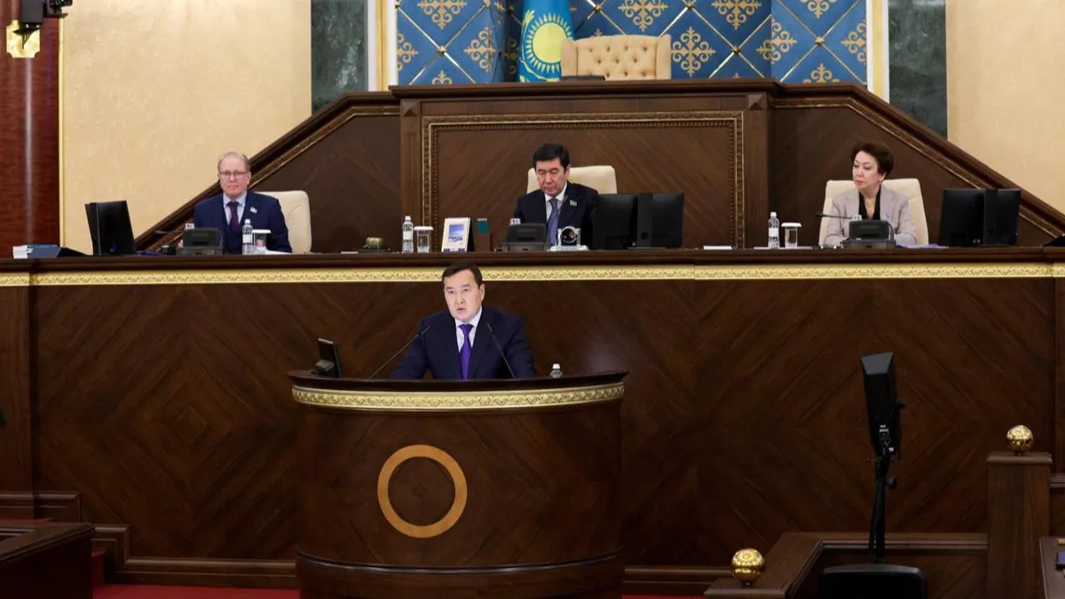 Алихан Смаилов на заседании в Мажилиса