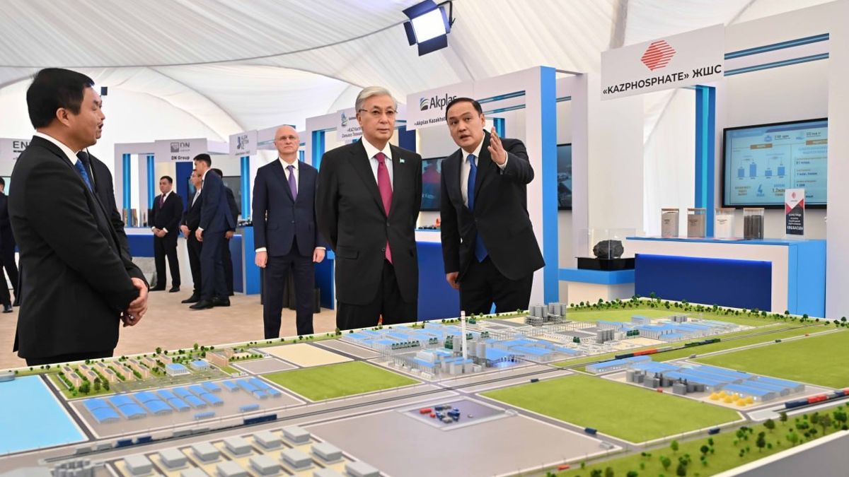 Касым-Жомарт Токаев в малой индустриальной зоне &laquo;Тараз&raquo; 