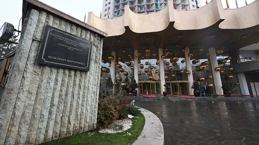 Фасад гостиницы «Казахстан»