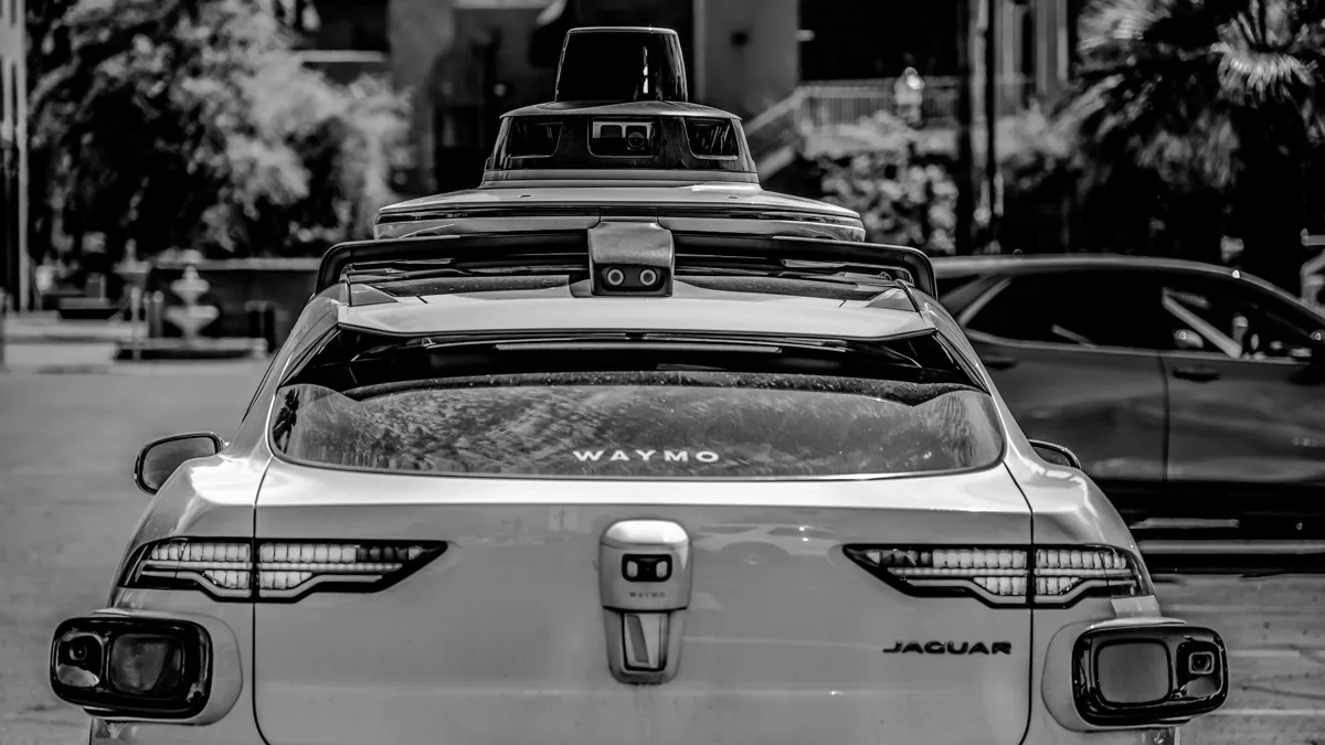 беспилотное такси, автономное вождение, такси без водителя, автономный транспорт