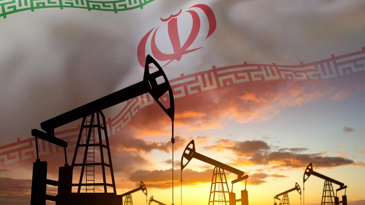 Нефтяные качалки на фоне иранского флага