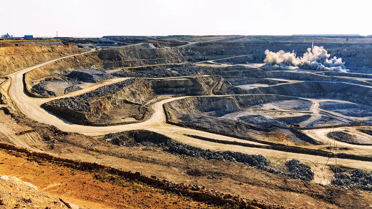 Карьер, месторождение, взрывные работы