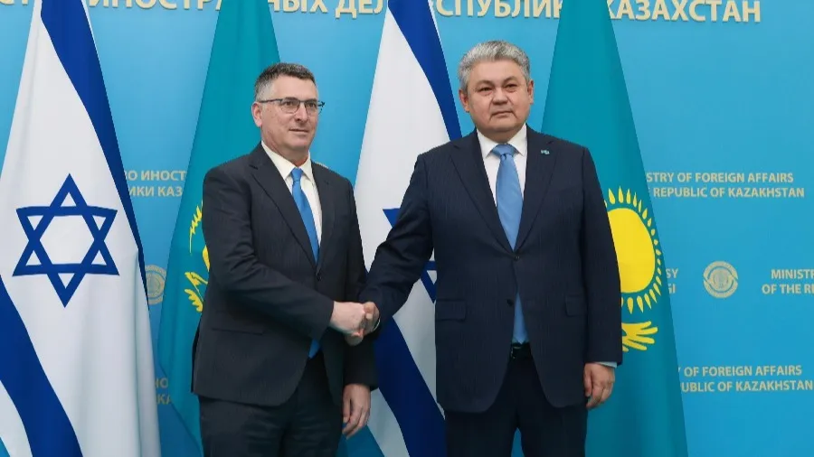 Гидеон Саар и Ермек Кошербаев