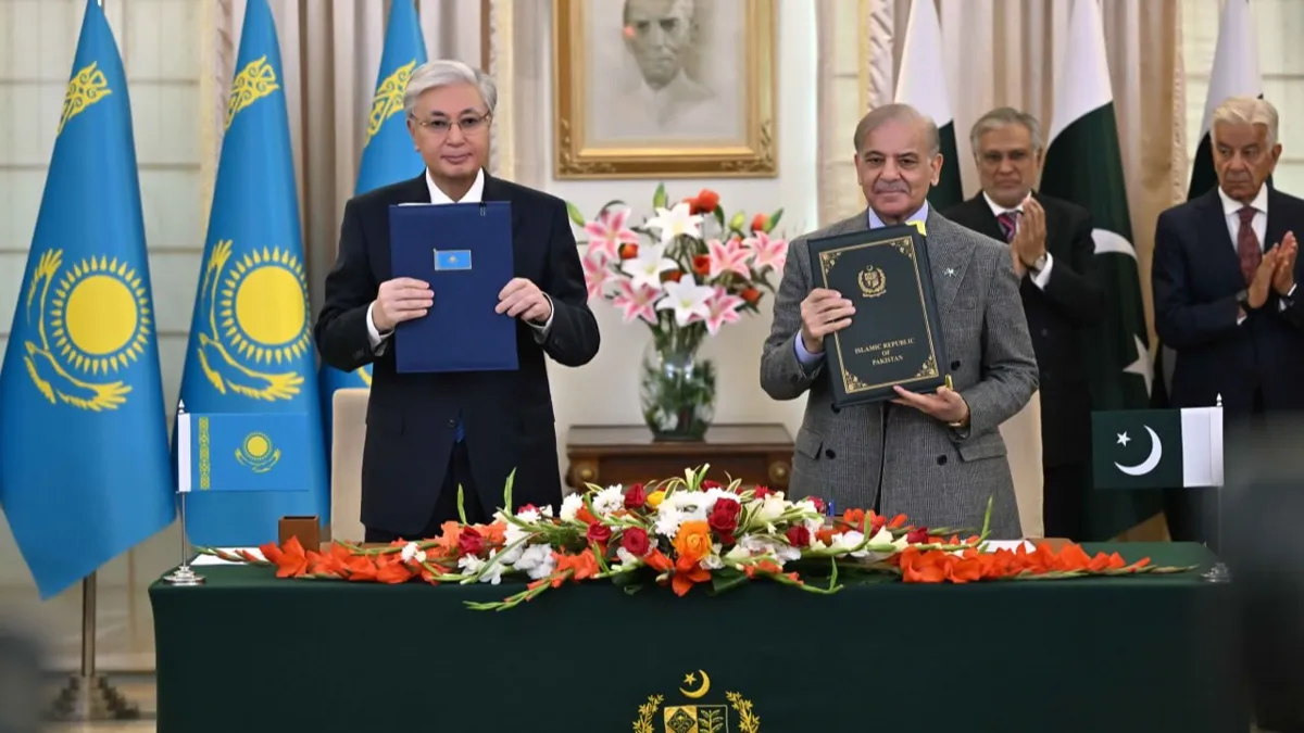 Касым-Жомарт Токаев и Шахбаз Шариф 
