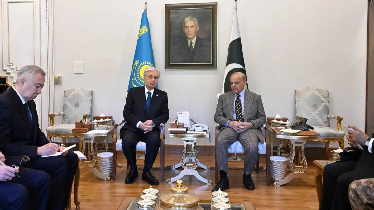 Переговоры президента РК Касым-Жомарта Токаева и премьер-министра Пакистана Шахбаза Шарифа в узком формате