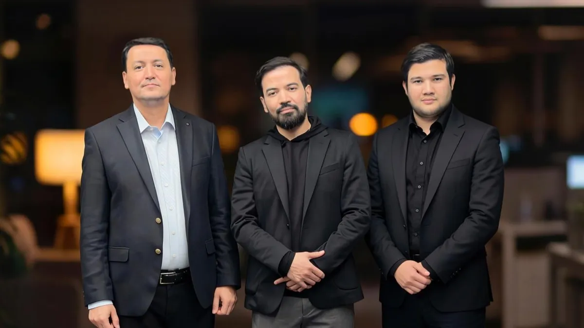 Слева направо: заместитель гендиректора United Ventures Шерзод Шукурлаев, СЕО OX Group Азииз Закирходжаев и инвест-менеджер IT Park Ventures Бекзод Абдуллаев