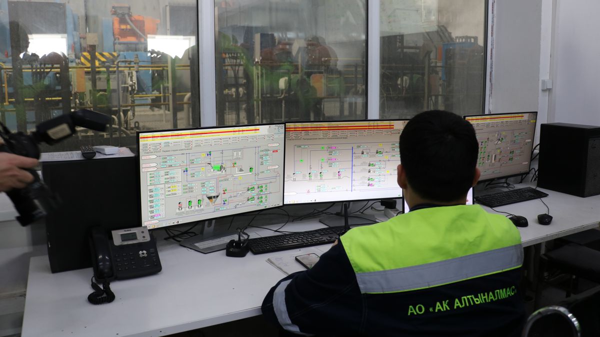 рабочий,  диспетчер, фабрика АО «АК Алтыналмас»